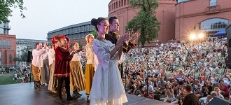 Pijana Sypialnia w parku Starego Browaru