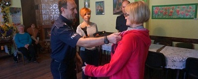 kurs samoobrony seniorow w klubie Czarka w Zarkach Letnisku