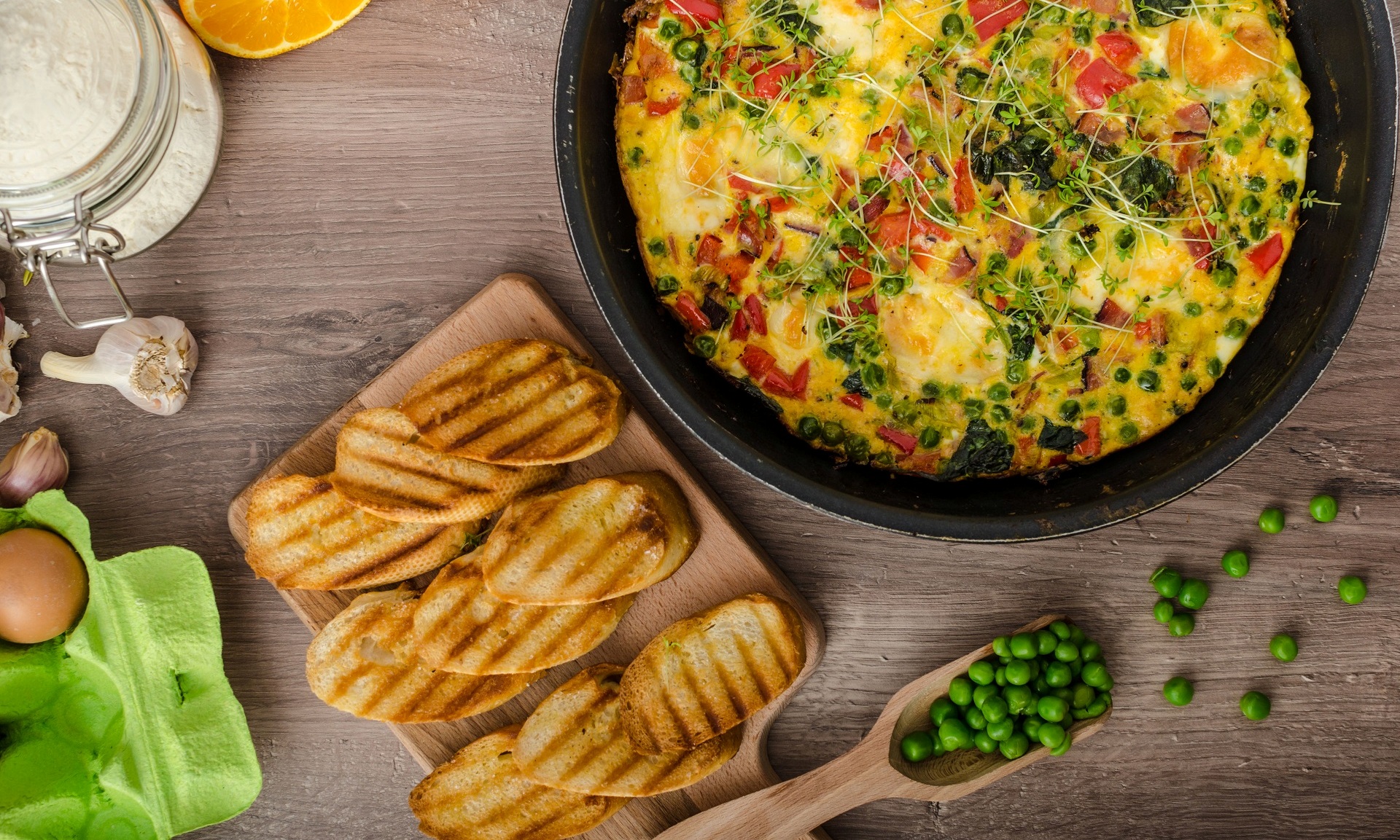 Frittata z warzywami i jogurtem