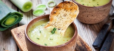 Przepis na krem porowo - ziemniaczany z grzankami