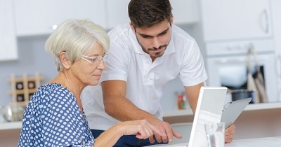Przedstawiamy seniorom wujka Google’a