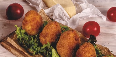 Przepis: sycylijskie arancini z mozzarellą