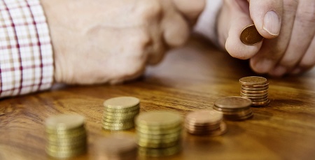 Seniorzy nadal bez kont. Czy ich pieniądze są nadal bezpieczne? 