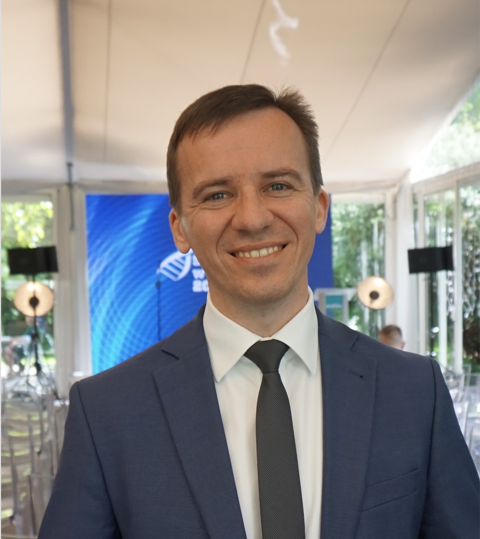 Kierowca z kardiowerterem-defibrylatorem