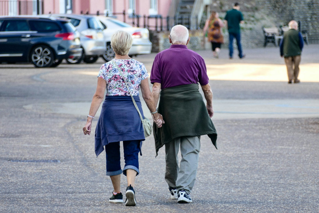 Jak poprawić jakość życia seniorów? Rozwiązania wspierające codzienne funkcjonowanie
