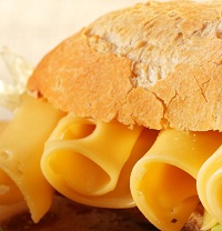 Wszystko, co powinieneś wiedzieć o żółtym serze