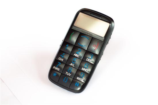 Telefony dla seniorów – stały kontakt z bliskimi