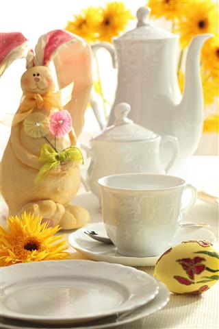 Królik, jaja i porcelana