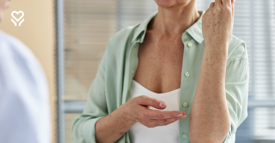 Zmiany skórne po 60. roku życia – których sygnałów nie wolno lekceważyć? Dermatolog podpowiada