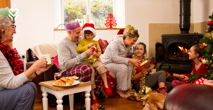 Opowieści przy choince: książki i filmy na zimowe wieczory dla seniorów