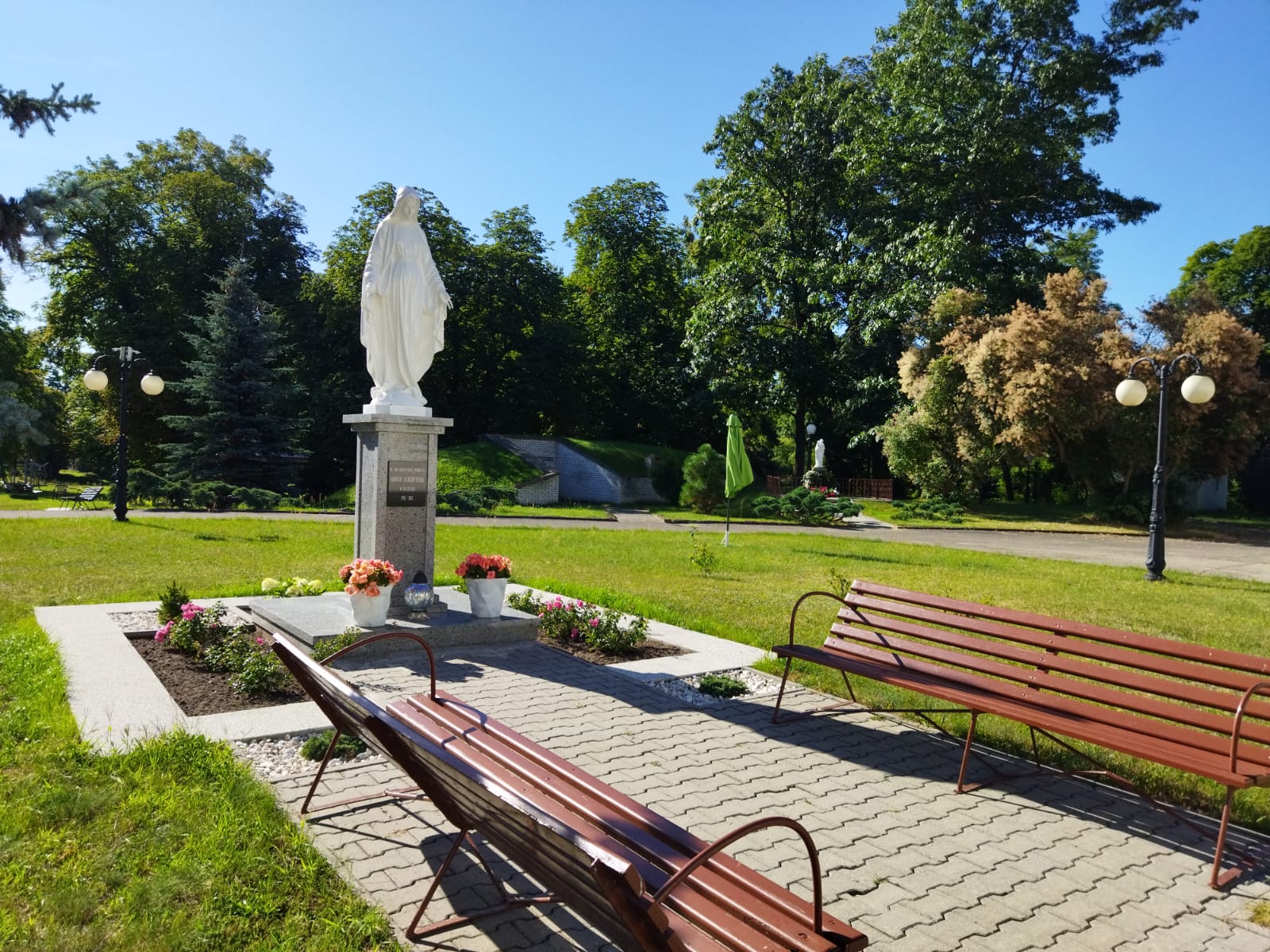 Dom Pomocy Społecznej dla Dorosłych prowadzony przez Zgromadzenie Sióstr Albertynek w Życzynie