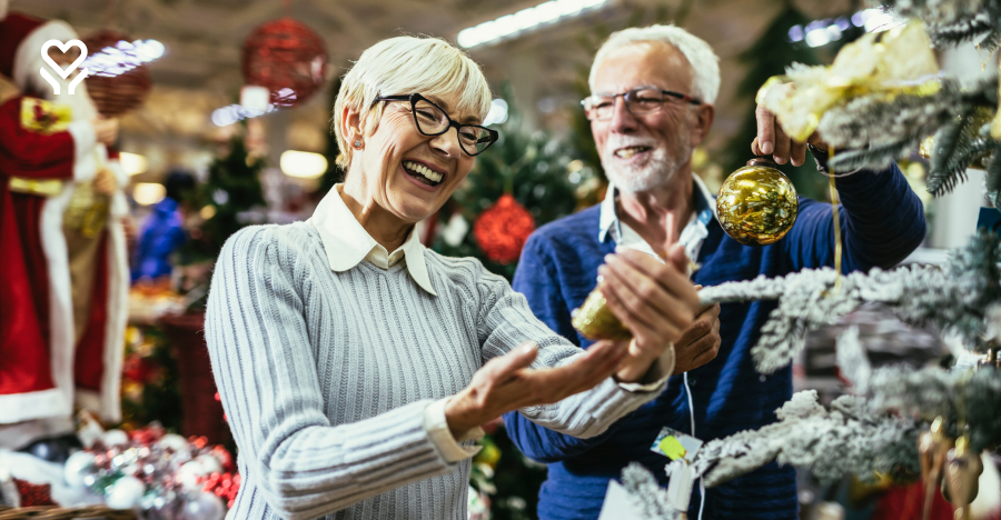 Jak seniorzy mogą zaoszczędzić na świątecznych zakupach? Wystarczą te dwie karty
